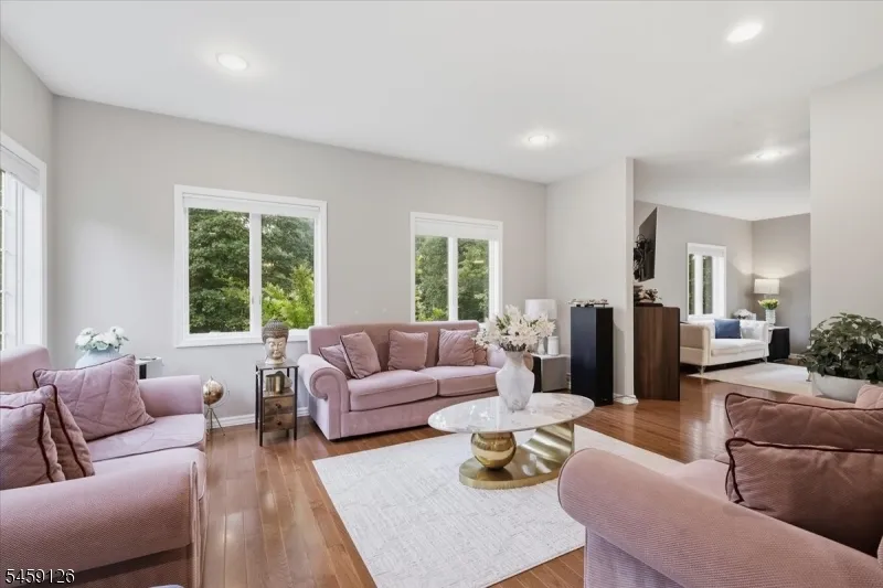 18 Puddingstone Rd Parsippany-Troy Hills, NJ 07950