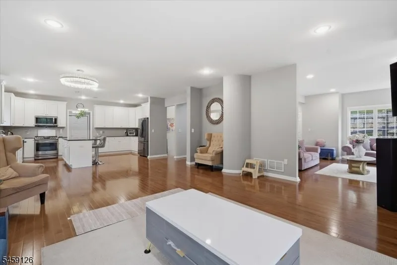 18 Puddingstone Rd Parsippany-Troy Hills, NJ 07950