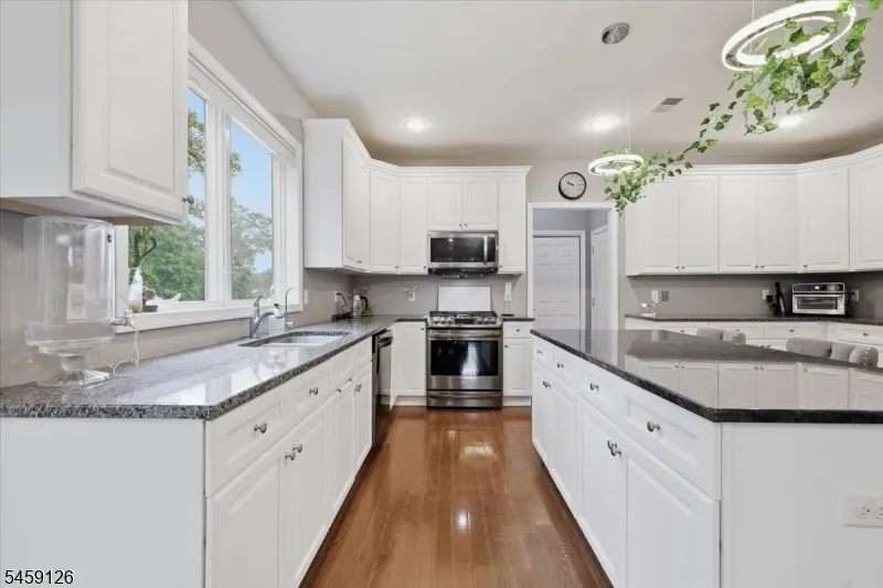 18 Puddingstone Rd Parsippany-Troy Hills, NJ 07950
