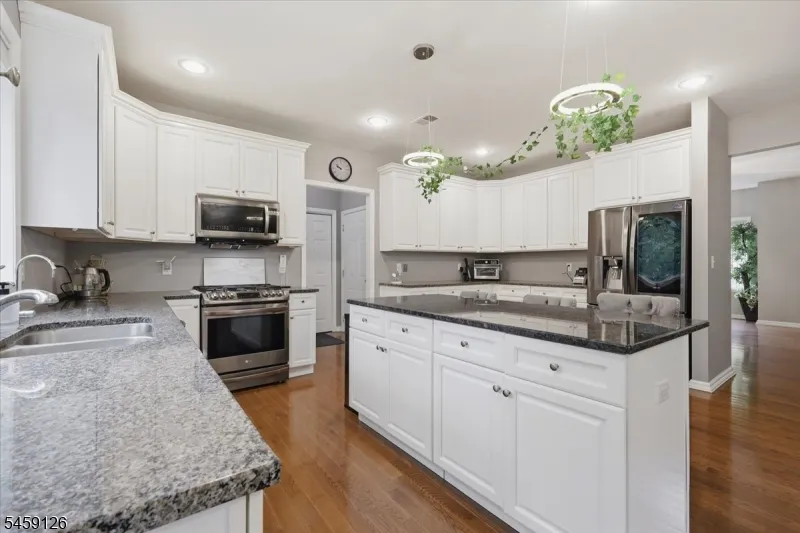 18 Puddingstone Rd Parsippany-Troy Hills, NJ 07950