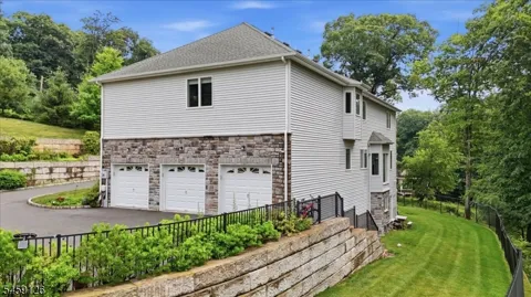 18 Puddingstone Rd