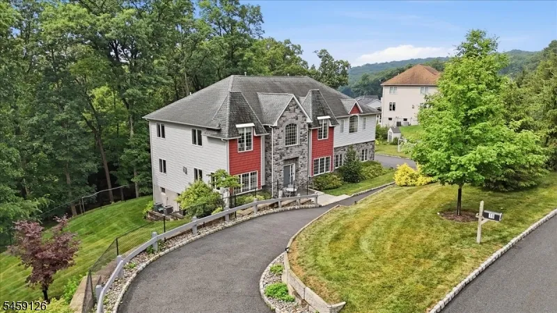 18 Puddingstone Rd Parsippany-Troy Hills, NJ 07950