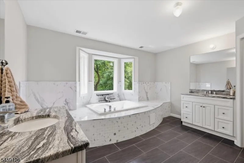 18 Puddingstone Rd Parsippany-Troy Hills, NJ 07950