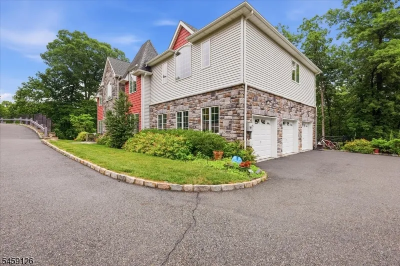 18 Puddingstone Rd Parsippany-Troy Hills, NJ 07950