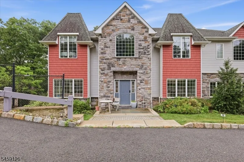 18 Puddingstone Rd Parsippany-Troy Hills, NJ 07950