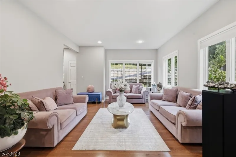 18 Puddingstone Rd Parsippany-Troy Hills, NJ 07950