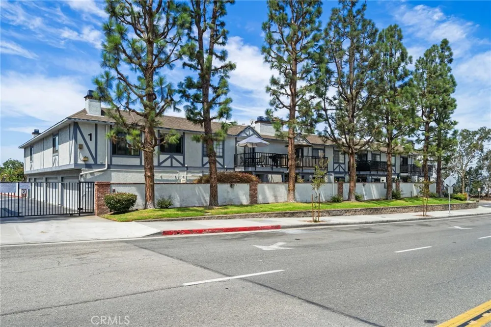 2599 Walnut Avenue #209 Signal Hill, CA 90755