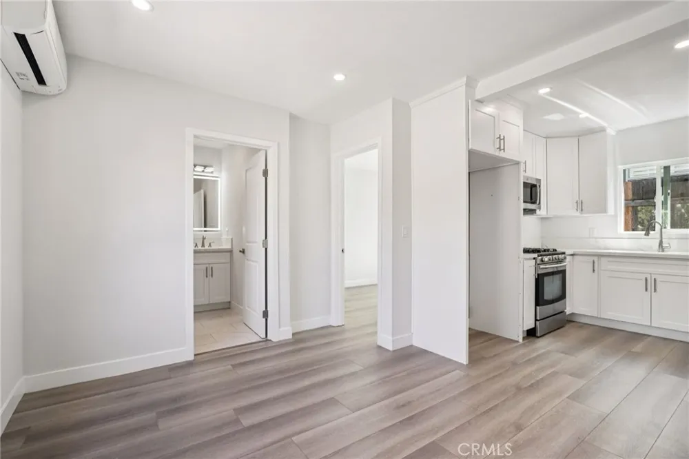 11034 Scoville Sunland, CA 91040