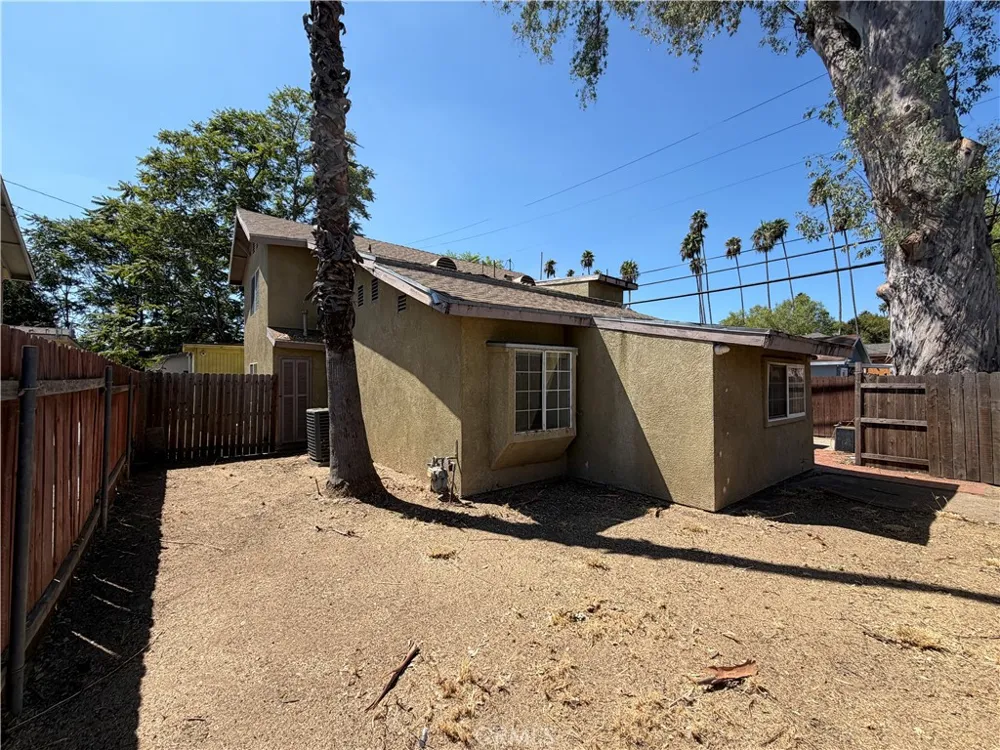 21514 Cohasset Street Canoga Park, CA 91303