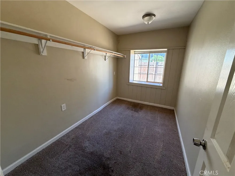 21514 Cohasset Street Canoga Park, CA 91303