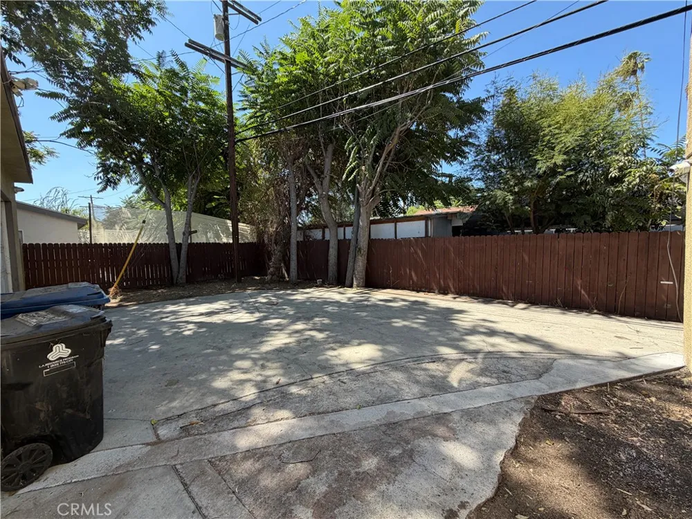 21514 Cohasset Street Canoga Park, CA 91303