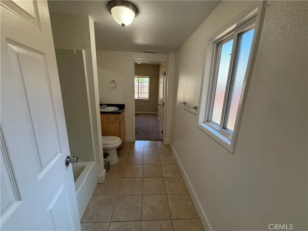 21514 Cohasset Street Canoga Park, CA 91303