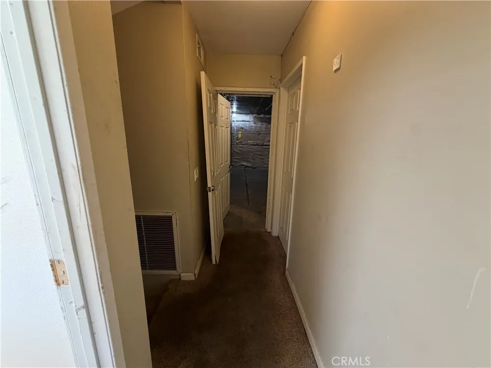 21514 Cohasset Street Canoga Park, CA 91303