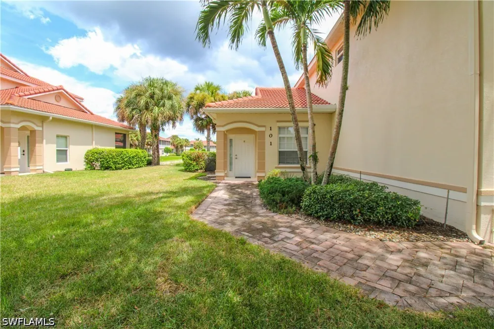Peacock Lane #101 Naples, FL 34114