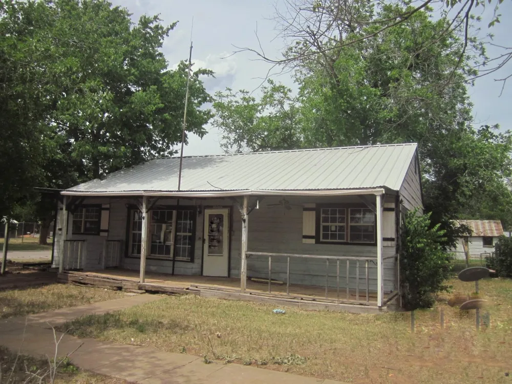 401 Avenue F SE Childress, TX 79201