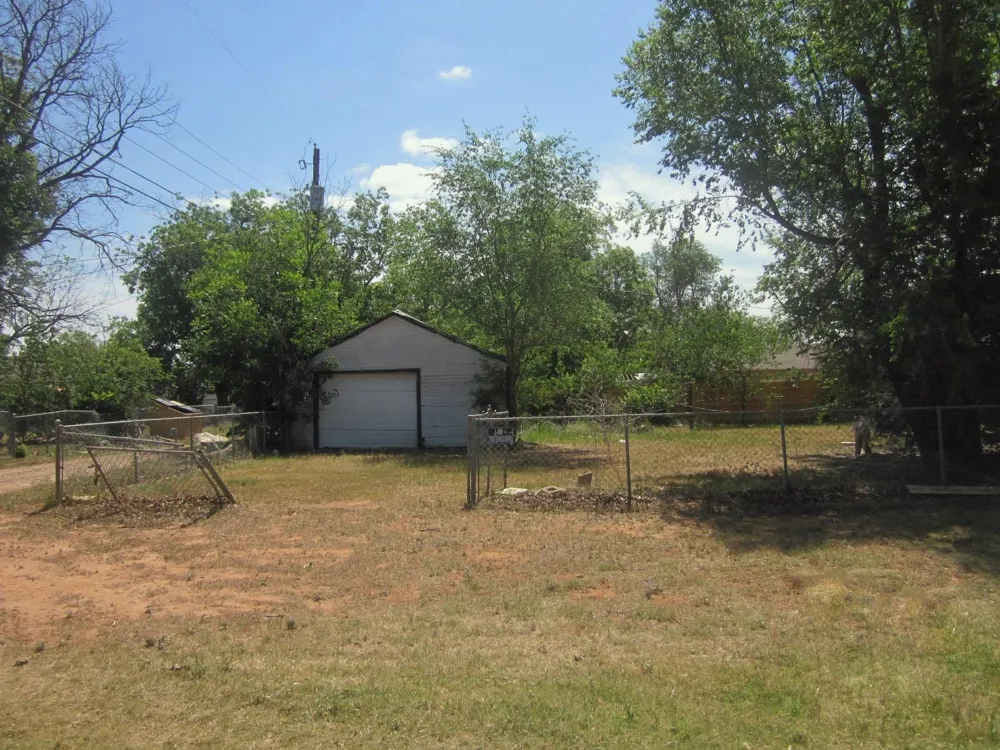 401 Avenue F SE Childress, TX 79201