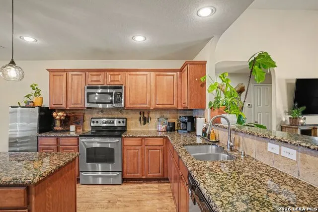 2092 STALLION SPRINGS DR Fischer, TX 78623