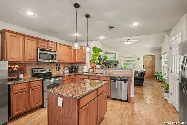 2092 STALLION SPRINGS DR Fischer, TX 78623