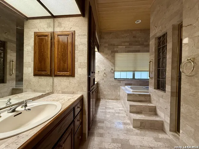 21210 Forest Waters Cir Garden Ridge, TX 78266