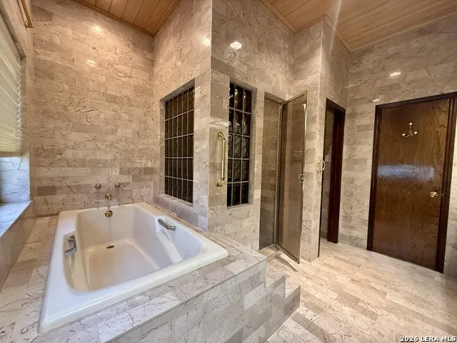 21210 Forest Waters Cir Garden Ridge, TX 78266