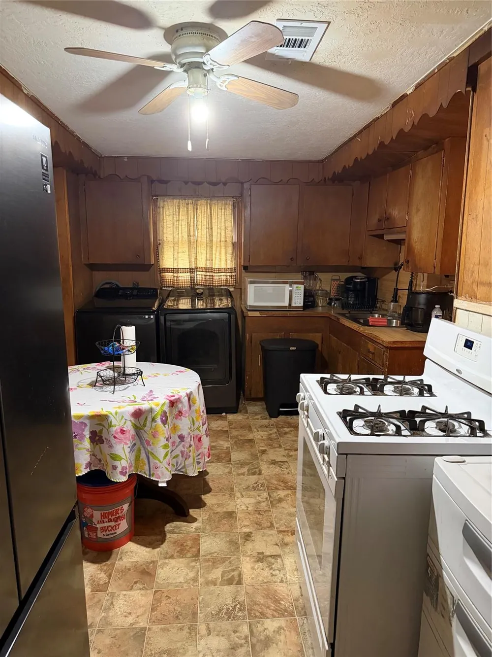 6211 Los Angeles Street Houston, TX 77026