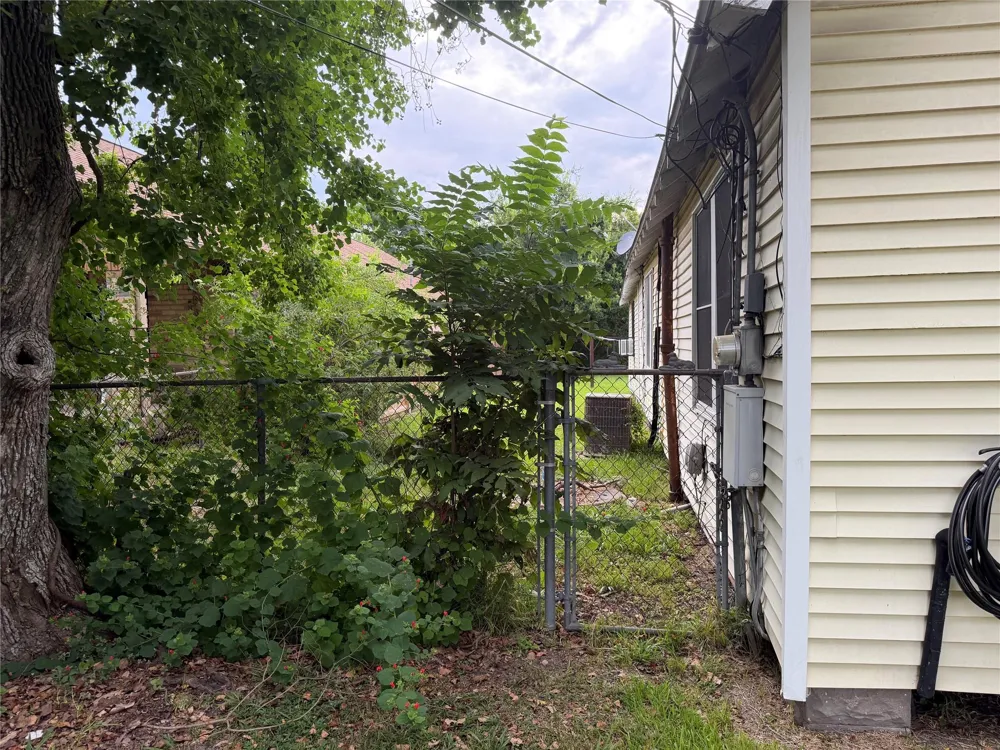 6211 Los Angeles Street Houston, TX 77026