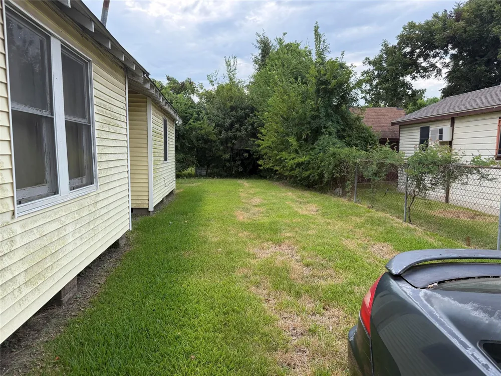 6211 Los Angeles Street Houston, TX 77026