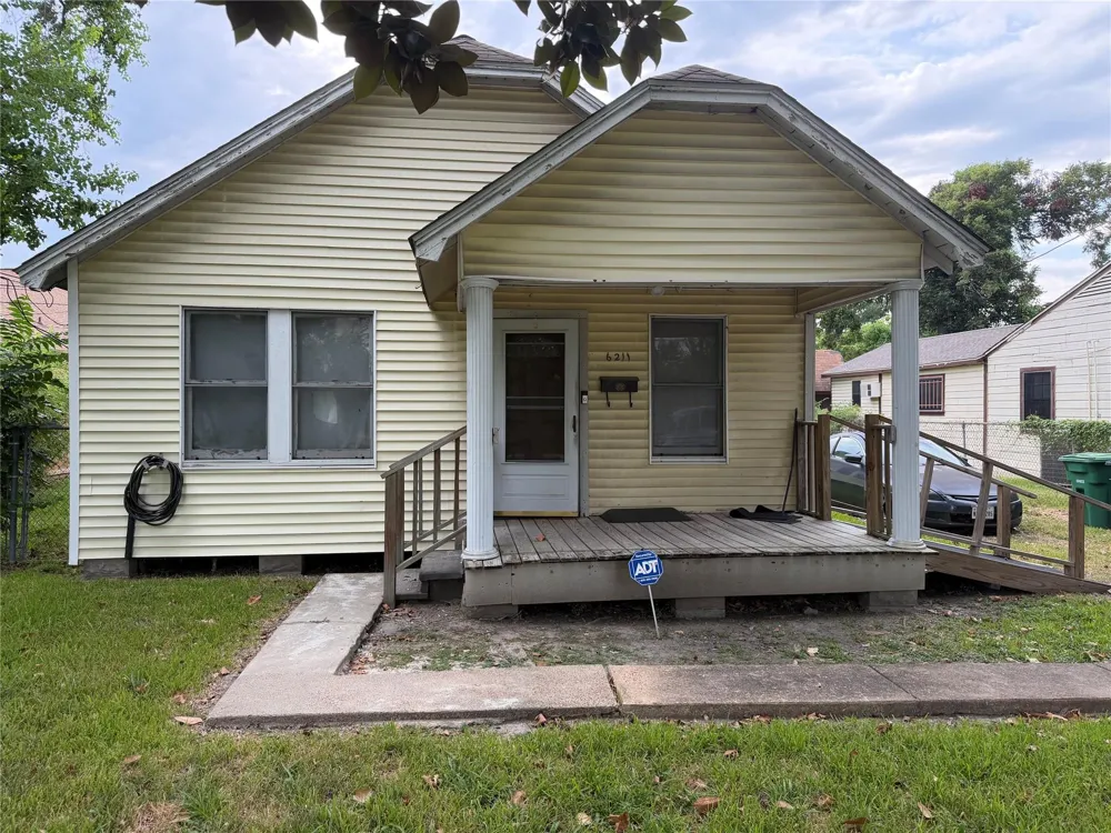 6211 Los Angeles Street Houston, TX 77026
