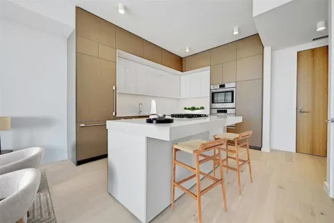 313 W 17th Street #1903