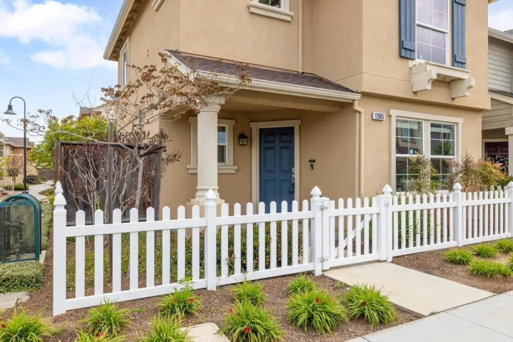 12805 Rogge Village Loop Salinas, CA 93906