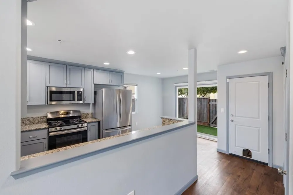 12805 Rogge Village Loop Salinas, CA 93906