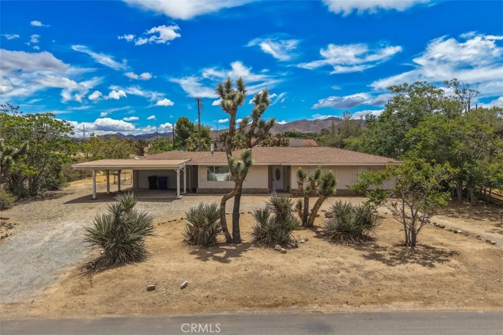 7983 Grand Yucca Valley, CA 92284