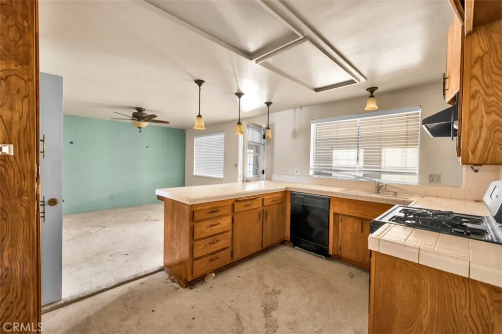 7983 Grand Yucca Valley, CA 92284
