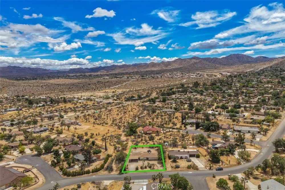 7983 Grand Yucca Valley, CA 92284