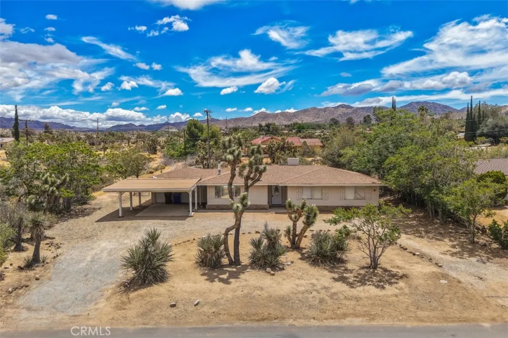 7983 Grand Yucca Valley, CA 92284