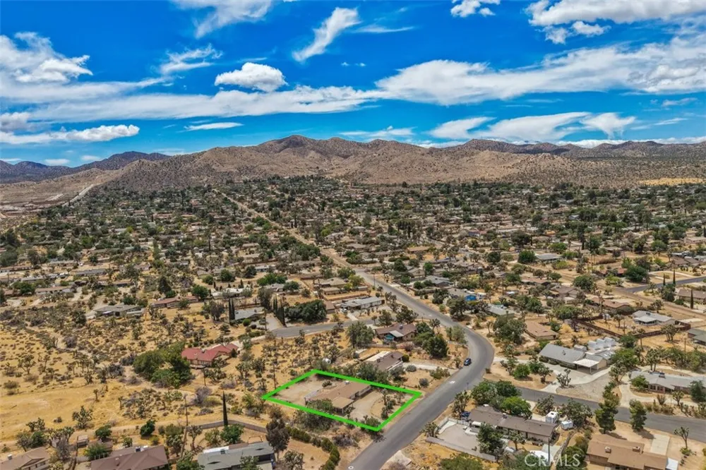 7983 Grand Yucca Valley, CA 92284