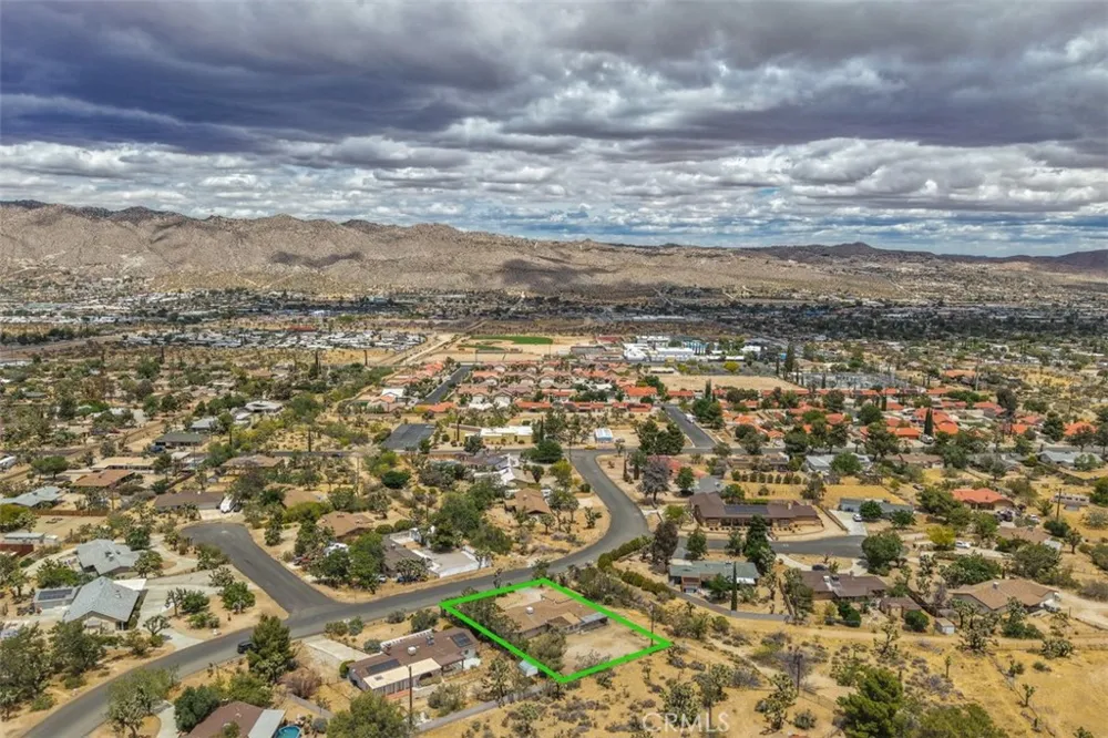 7983 Grand Yucca Valley, CA 92284