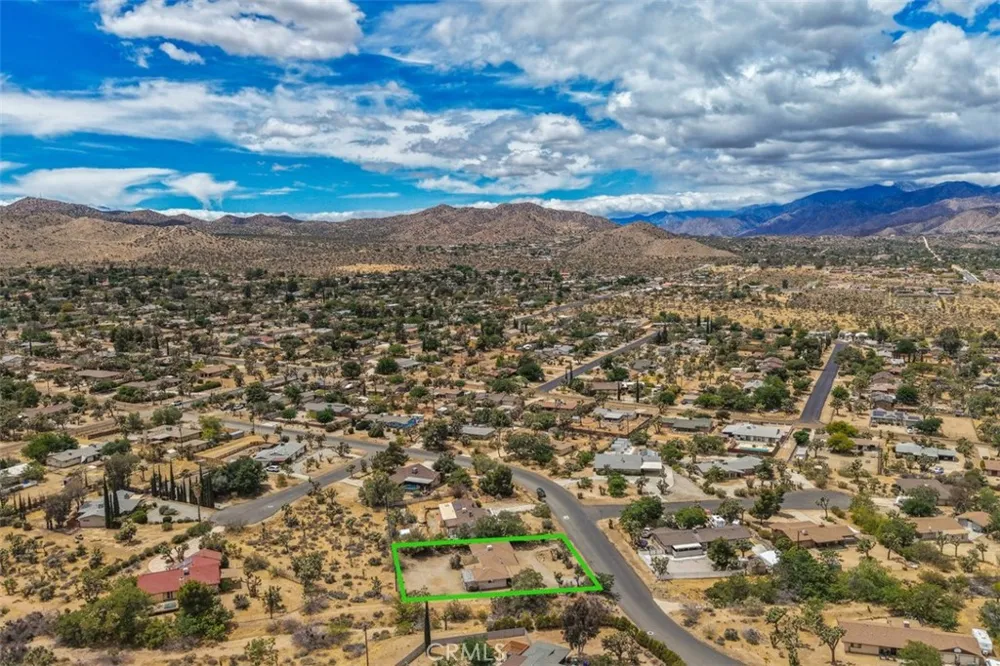 7983 Grand Yucca Valley, CA 92284