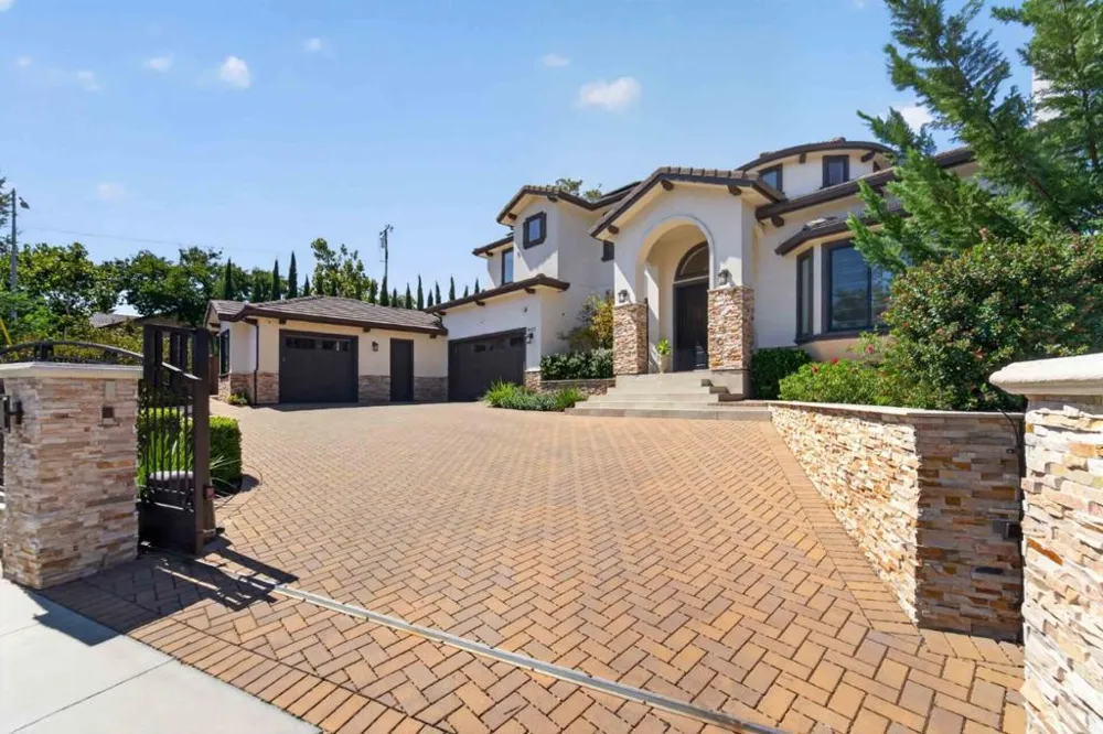 903 Dry Creek Road Campbell, CA 95008