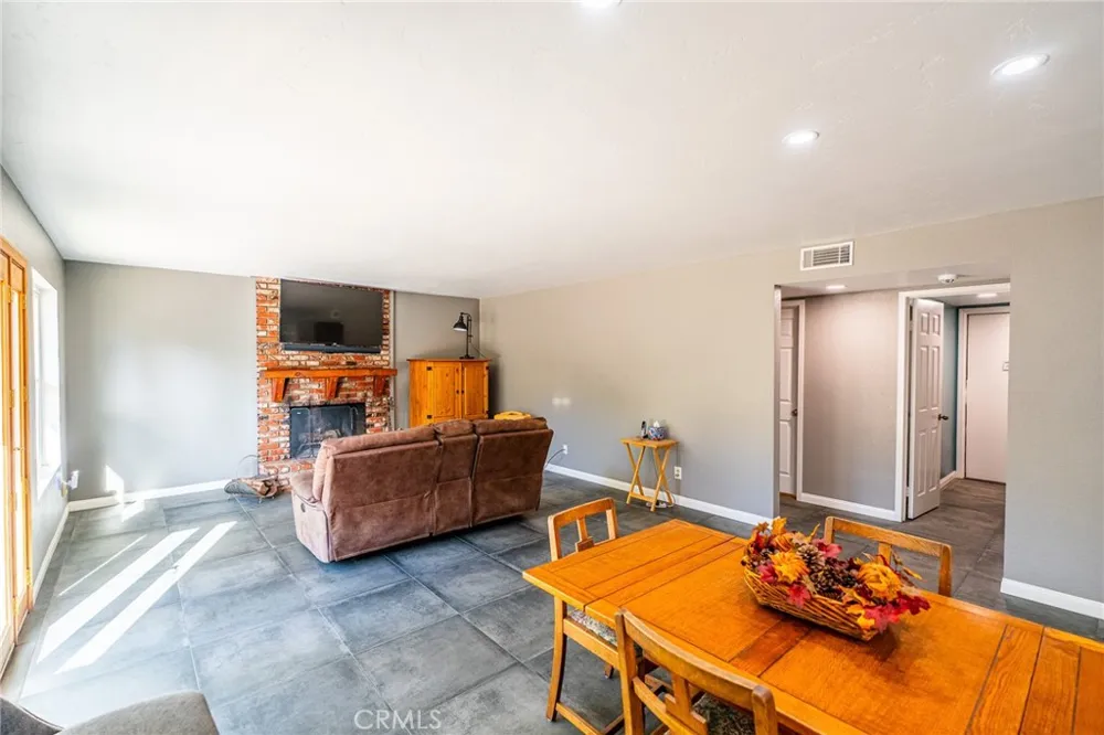 14395 Amorose Lake Elsinore, CA 92530