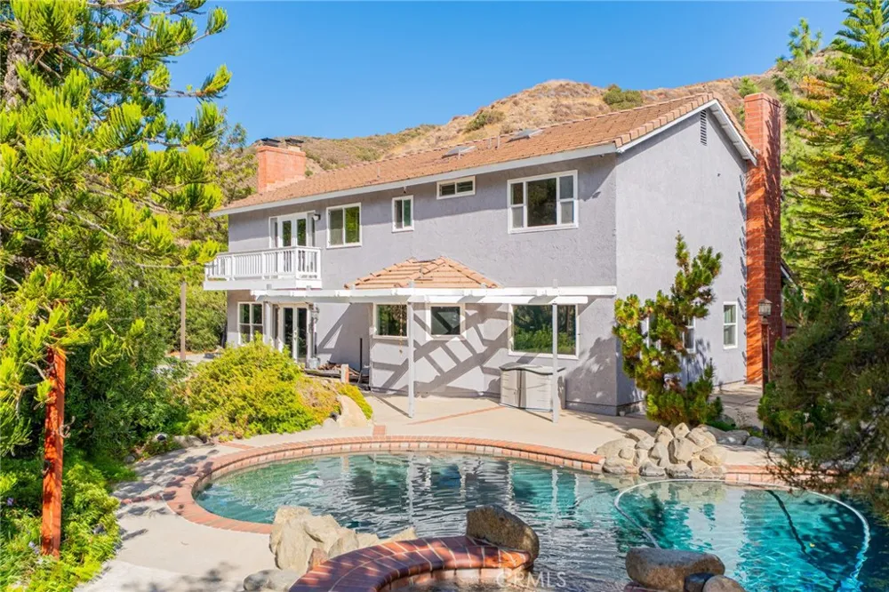 14395 Amorose Lake Elsinore, CA 92530