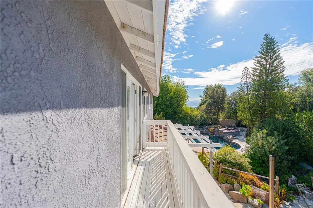 14395 Amorose Lake Elsinore, CA 92530