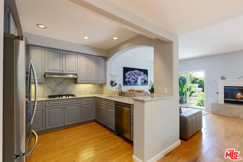 6435 Zumirez Drive Malibu, CA 90265