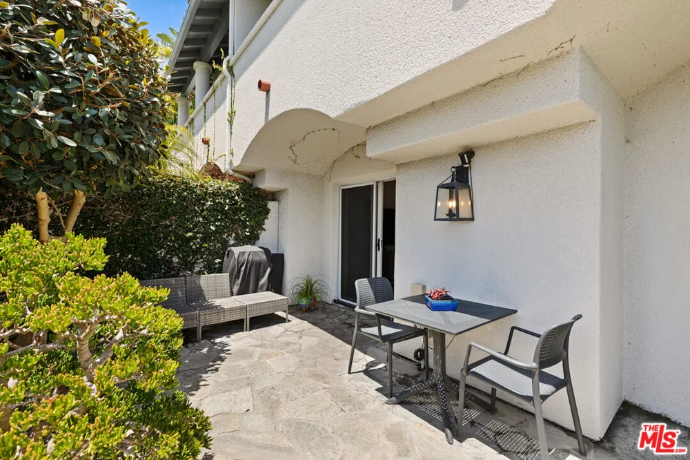 6435 Zumirez Drive Malibu, CA 90265
