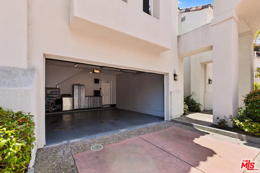 6435 Zumirez Drive Malibu, CA 90265