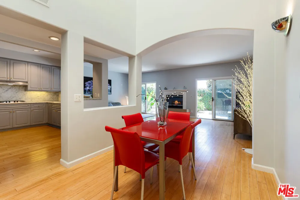 6435 Zumirez Drive Malibu, CA 90265