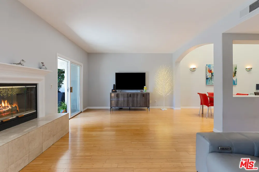 6435 Zumirez Drive Malibu, CA 90265
