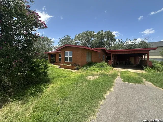 411 S TREVINO ST Pearsall, TX 78061