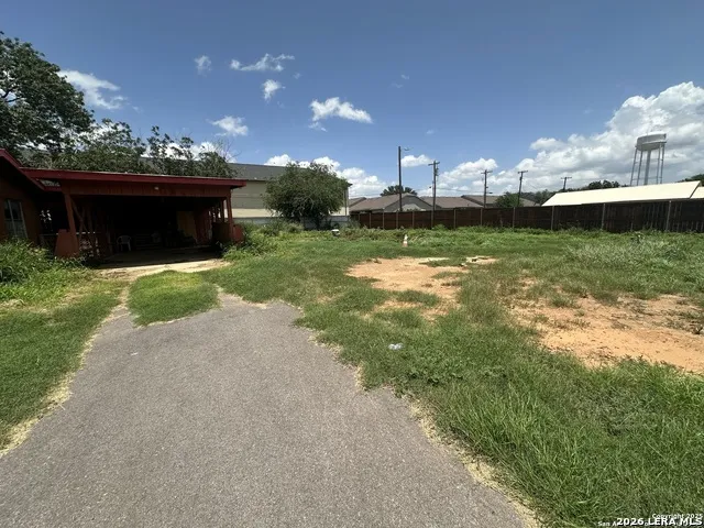411 S TREVINO ST Pearsall, TX 78061