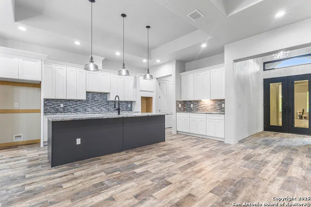 114 CR 6875 Natalia, TX 78059